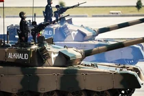 Soi dàn xe tăng chiến đâú chủ lực “made in Pakistan”
