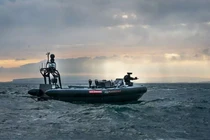 Choáng với phiên bản xuồng cao tốc không người lái của Anh