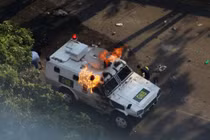 Xe bọc thép Venezuela mang ra dẹp biểu tình mua từ... Trung Quốc