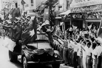 Hình ảnh lịch sử khi Việt Minh tiếp quản thủ đô trong ngày 10/10