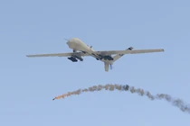 Vũ khí bí ẩn của Houthi vừa "làm gỏi" máy bay UAV Mỹ