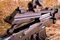 Gian nan đi tìm công thức gắn kính ngắm lên súng trường Kalashikov