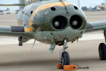 HA-220: Chiến đấu cơ có hai "lỗ mũi" cực dị của Tây Ban Nha