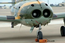 HA-220: Chiến đấu cơ có hai "lỗ mũi" cực dị của Tây Ban Nha