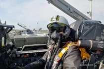 Phi công Ukraine bay MiG-29 với "mũ bảo hiểm" của... Pháp