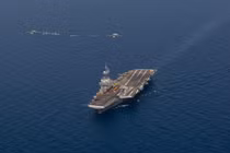 Tàu sân bay duy nhất của Pháp kéo vào biển Đỏ tập trận