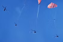 Phát minh mới: Trực thăng mang theo dù để hạ cánh khẩn cấp!