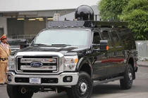 Giải mã "vật thể lạ" trong đoàn xe hộ tống Tổng thống Donald Trump