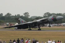 Vì sao Anh nói lời "chia tay" với máy bay ném bom tầm xa duy nhất?