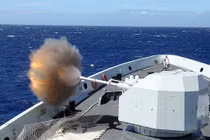 Cận cảnh hệ thống vũ khí trên khinh hạm nguy hiểm nhất Trung Quốc