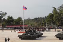 Choáng ngợp sức mạnh quân đội Lào chuẩn bị cho duyệt binh