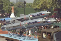 Ấn Độ bắt đầu xuất khẩu tên lửa BrahMos, cơ hội nào cho Việt Nam?