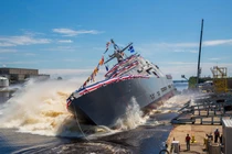 Tàu chiến mới nhất của Hải quân Mỹ xả khói đen khịt ngày nhập biên