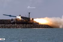 Iran khoe tên lửa chống hạm "phong tỏa" vịnh Ba Tư