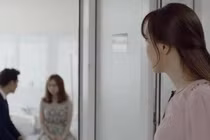 Trở về nhà sớm, vợ suýt ngất khi phát hiện bí mật của chồng 