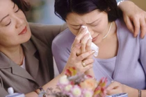 Lời nhờ vả của bố chồng khiến thông gia bạc mặt