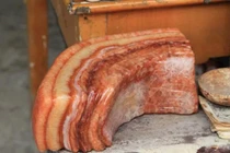 Miếng thịt ba chỉ có giá hơn 7 tỷ, nhiều đại gia chi tiền