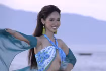 Người đẹp 9X hớ hênh lộ vòng 1, sao nữ này nhanh tay chữa cháy