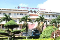 Bé sơ sinh nguy kịch vì bà đỡ cắt dây rốn bằng dao lam