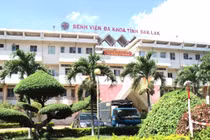 Bé sơ sinh nguy kịch vì bà đỡ cắt dây rốn bằng dao lam