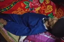 Hoảng hồn cụ ông bật nắp quan tài ngồi dậy giữa đám tang