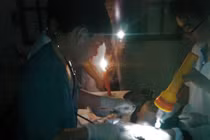 Cảm động những hình ảnh bác sĩ nỗ lực cứu sống bệnh nhân