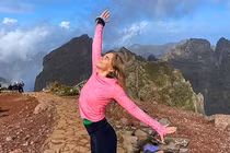 Cô gái trẻ ngã xuống núi tử vong khi chụp ảnh sống ảo