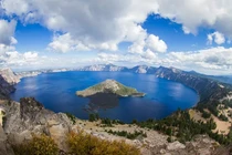 Top 10 hồ nước ẩn chứa điều kỳ lạ nhất hành tinh