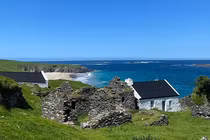 Từ bỏ tiện nghi hiện đại, cặp đôi “ở ẩn” trên đảo xa xôi