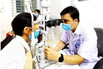 Loạt hậu quả vì tự chữa đau mắt: Bác sĩ khuyến cáo gì?