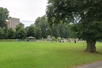 Nữ sinh 14 tuổi bị tấn công tình dục ngay trong công viên