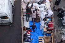 Cảnh người dân Palestine ùn ùn sơ tán khỏi thành phố Rafah