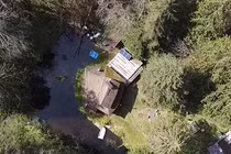 Cuộc sống cụ ông 80 tuổi trong nhà gỗ biệt lập giữa rừng 