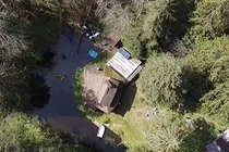 Cuộc sống cụ ông 80 tuổi trong nhà gỗ biệt lập giữa rừng 