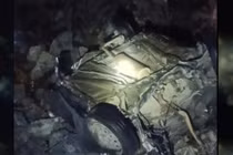 Trở về từ đám cưới, ô tô chở 5 người lao xuống vực sâu