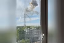 Khoảnh khắc quân đội Nga phá hủy tháp truyền hình lớn ở Ukraine