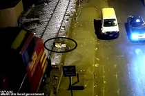 Bị tàu đâm khi ngủ trên đường ray, thanh niên sống sót kỳ diệu