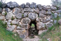 Cận cảnh cây cầu cổ hơn 3.000 năm tuổi nay vẫn sử dụng