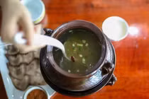 Đầu bếp nhà hàng cho thuốc chống tiêu chảy vào đồ ăn của khách