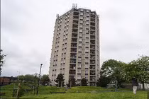 Bé trai 5 tuổi rơi từ tầng 15 chung cư xuống tử vong