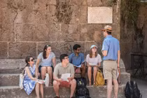 10 ngôn ngữ không còn nhưng vẫn ảnh hưởng đến xã hội hiện đại