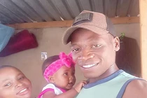 Đang đưa vợ đi sinh, chồng bị côn đồ đâm tử vong