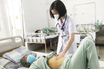 Viêm gan cấp, thủng dạ dày...vì tự ý uống thuốc nam