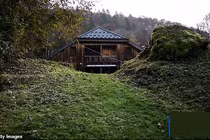 Vừa về nhà, cha bàng hoàng phát hiện thi thể 3 con