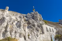 Chiêm ngưỡng loạt tu viện hang động độc đáo ở Nga