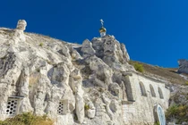 Chiêm ngưỡng loạt tu viện hang động độc đáo ở Nga