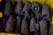 Rùng mình phát hiện 176 quả bom trong công viên, còn nguyên ngòi nổ