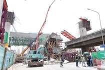 Toàn cảnh vụ sập cầu tại thủ đô Thái Lan, nhiều thương vong