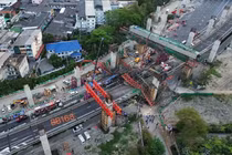 Toàn cảnh vụ sập cầu tại thủ đô Thái Lan, nhiều thương vong