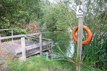 Phát hiện thi thể bé 2 tuổi nổi trên mặt nước ở ao làng